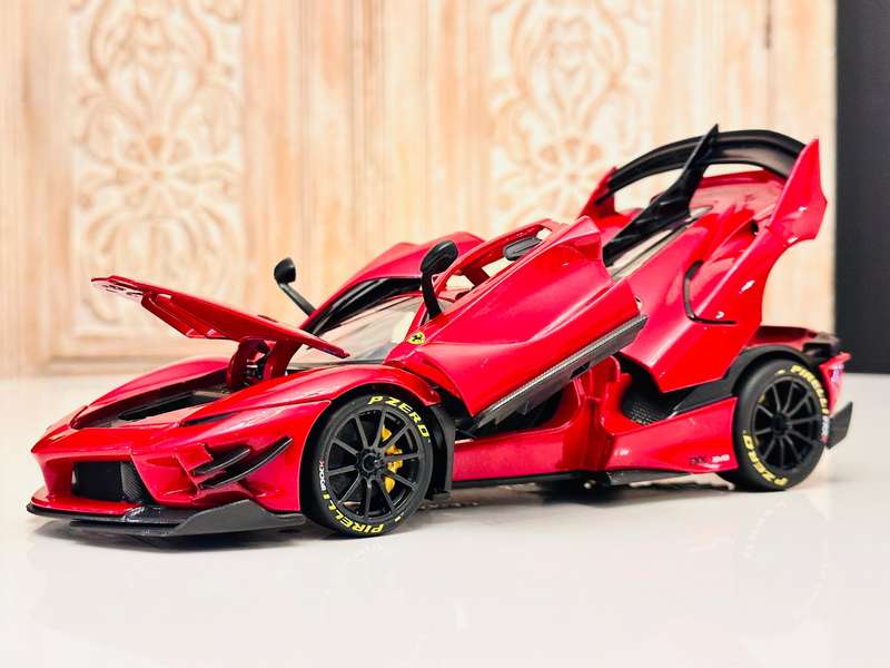 FERRARI FXXK EVO 1:18 Model Collectable in Original Box
