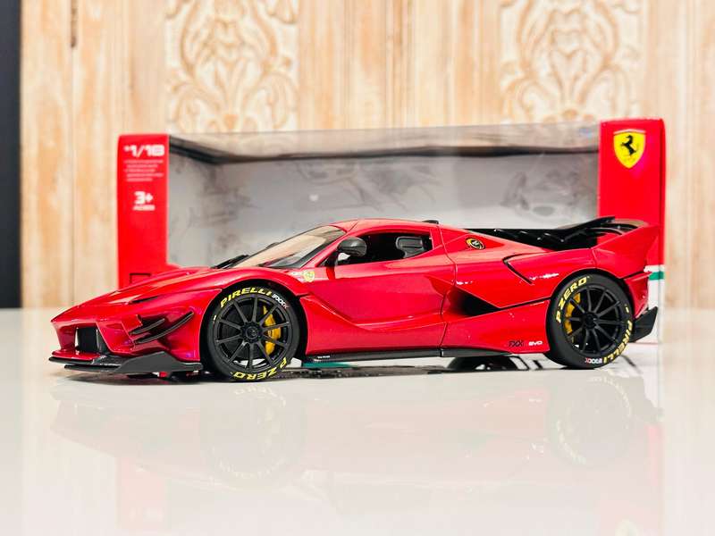 FERRARI FXXK EVO 1:18 Model Collectable in Original Box