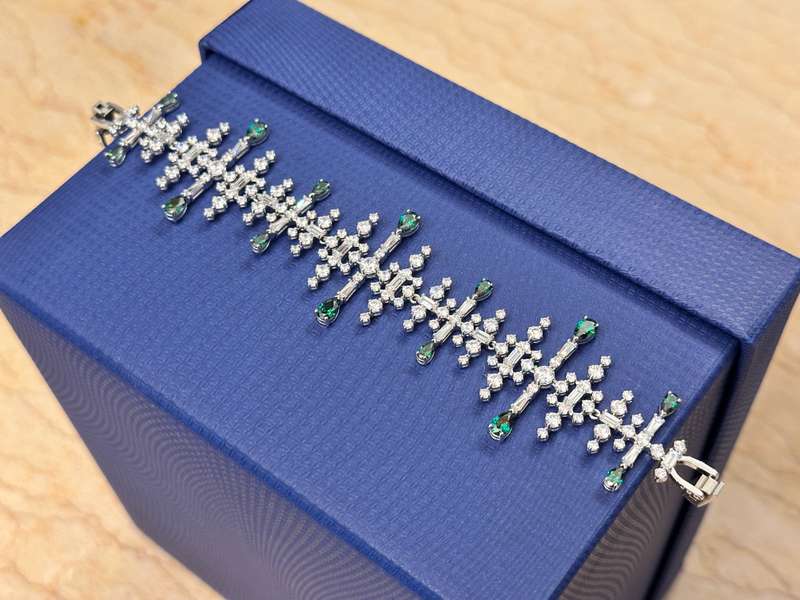 SWAROVSKI Statement Bracelet