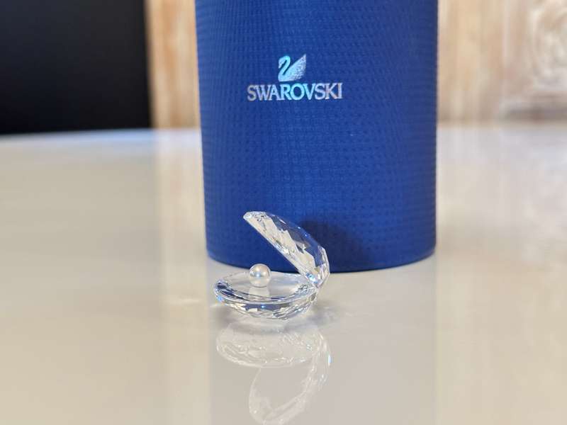 SWAROVSKI Crystal Shell With Pearl Collectable
