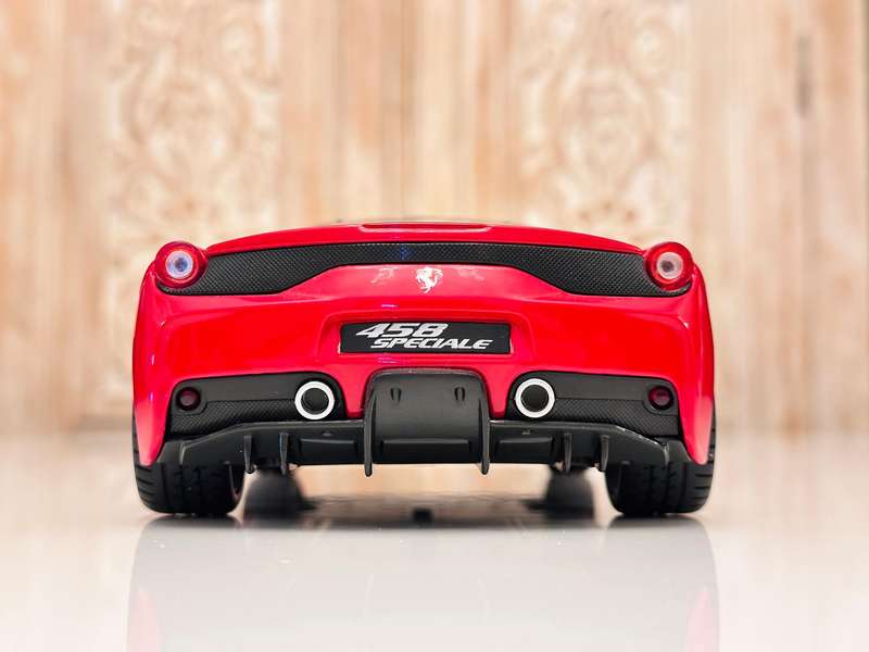FERRARI 458 Speciale 1:18 Model Collectable in Original Box