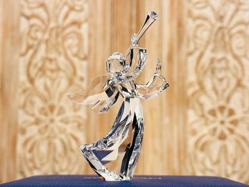 SWAROVSKI Exquisite 2016 Limited Annual Edition Collectable