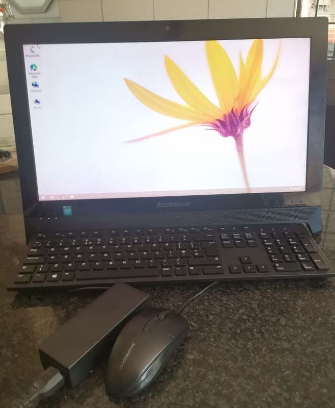 Lenovo C260 AIO - 19.5" LED - 2GB RAM/ 500GB HDD + Windows 8 - Condition as per photos