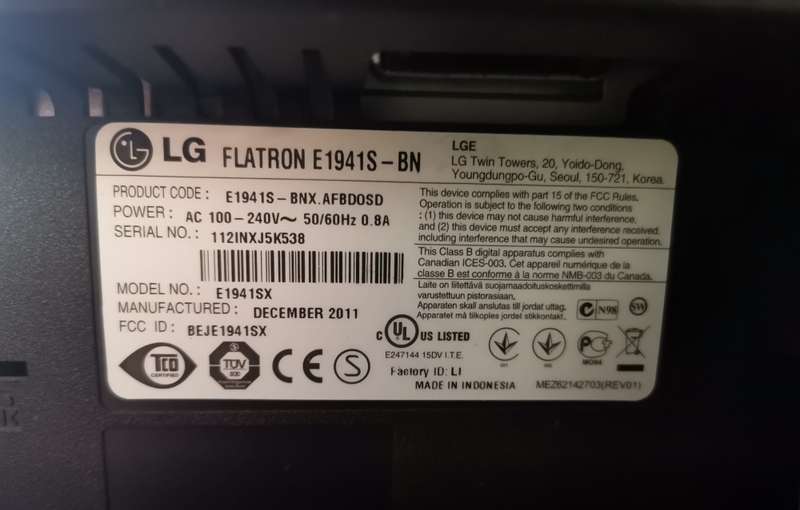 LG FLATRON E1941S - 19" LCD Monitor - VGA port only