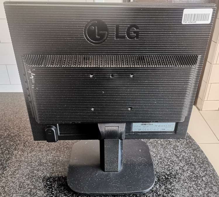 LG FLATRON L1718S 17" Monitor - VGA port only