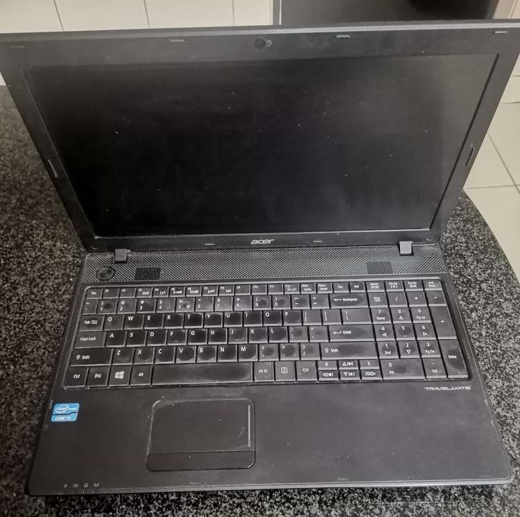 Acer Travelmate P453 Laptop - Sold as is for spares or repairs