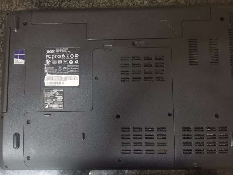 Acer Travelmate P453 Laptop - Sold as is for spares or repairs