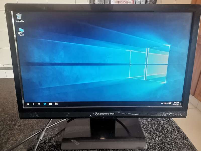 Packard Bell Viseo 190 WA 19" LCD Monitor - VGA port only