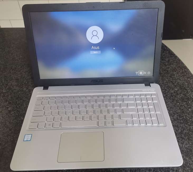 ASUS X543U 7th Gen CORE i3 Laptop
