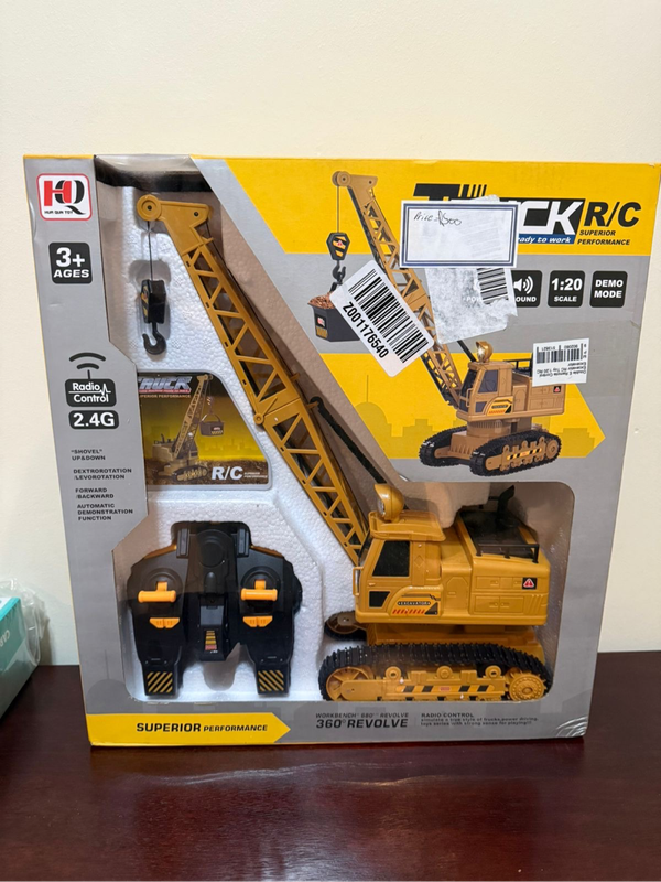 HQ 1:20 Scale R/C Crane Truck  2.4GHz Remote Control, 360° Rotation, Lights & Sound