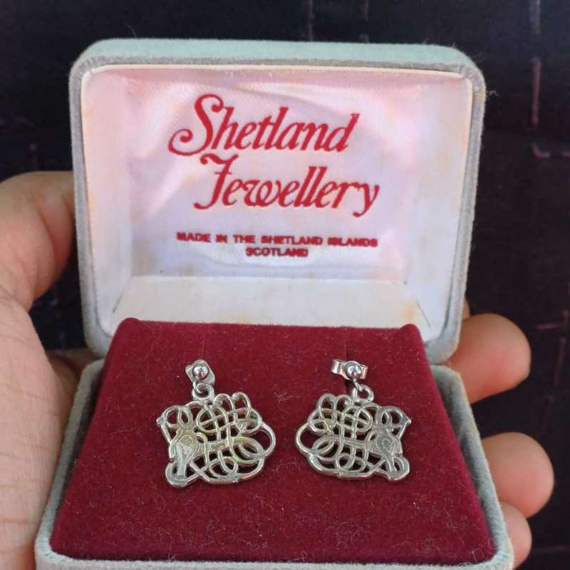 Beautiful vintage Sterling Silver earrings