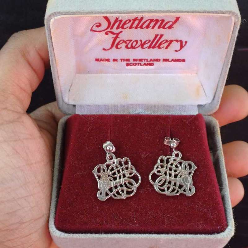 Beautiful vintage Sterling Silver earrings