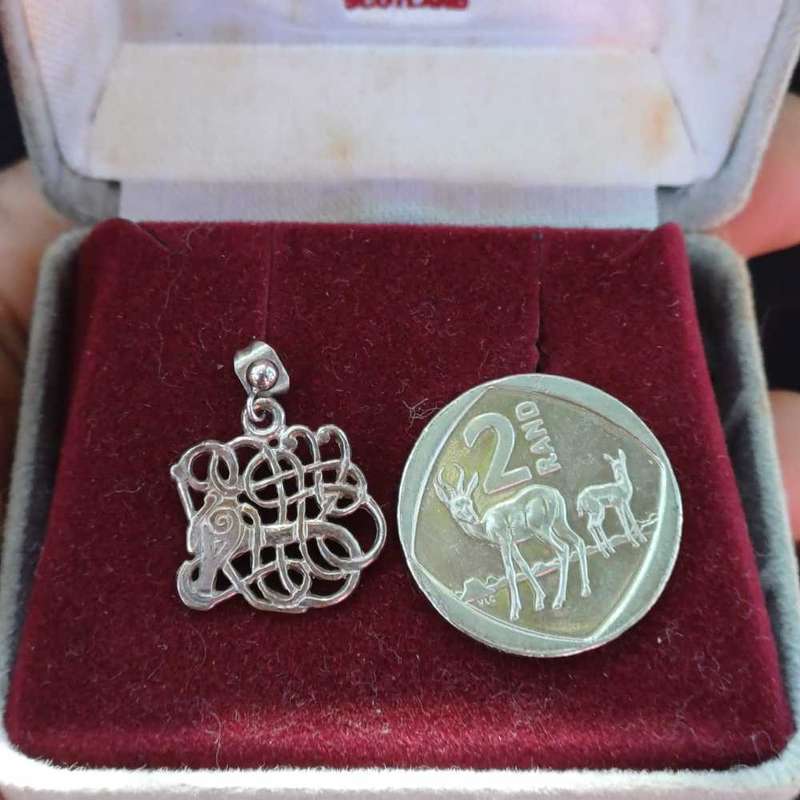 Beautiful vintage Sterling Silver earrings