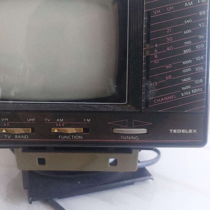 Vintage Tedelex portable Television / radio