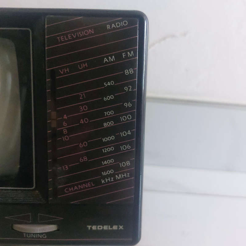 Vintage Tedelex portable Television / radio