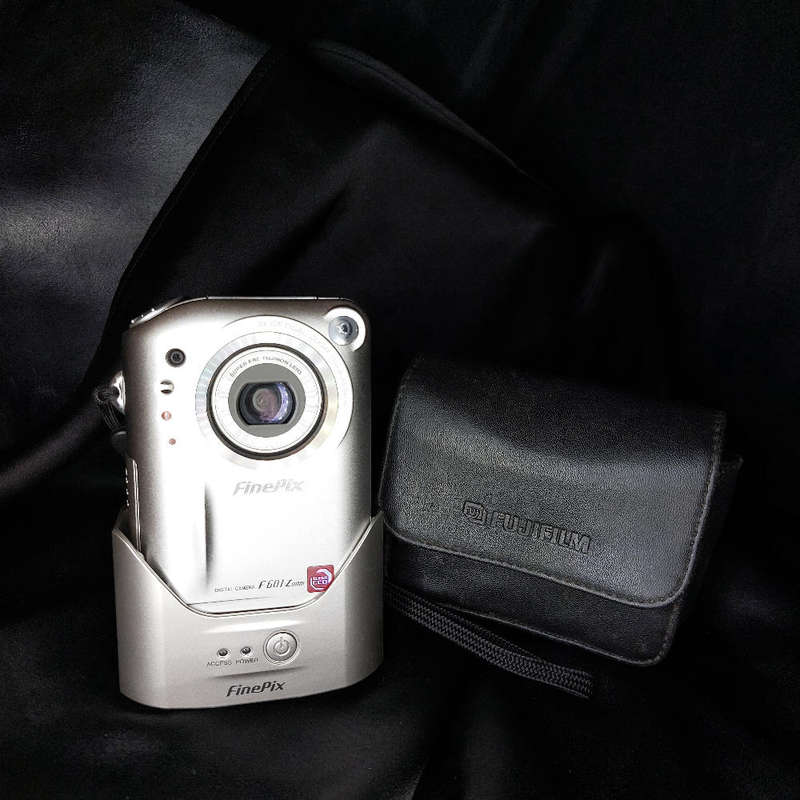 Fujifilm FinePix F601 Zoom Camera