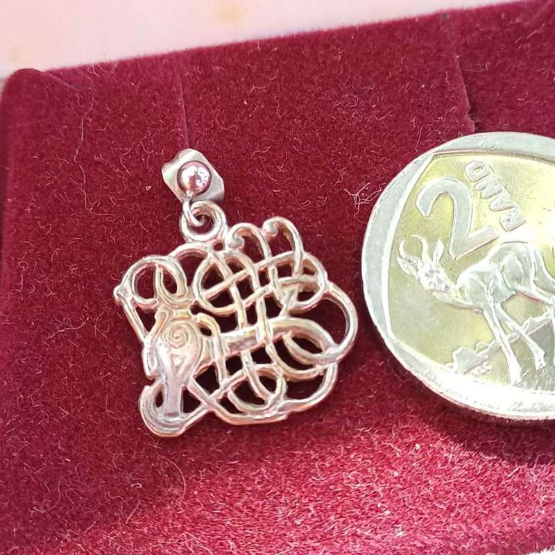 Beautiful vintage Sterling Silver earrings