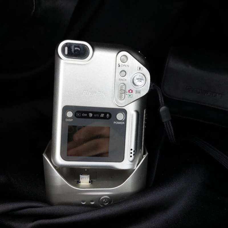 Fujifilm FinePix F601 Zoom Camera