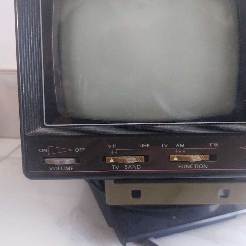 Vintage Tedelex portable Television / radio