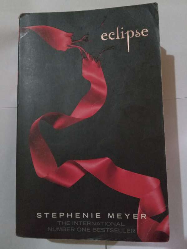 eclipse - by STEPHENIE MEYER -2007