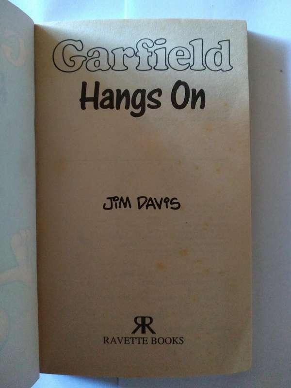 Garfield Hangs On by Jim Davis -1988
