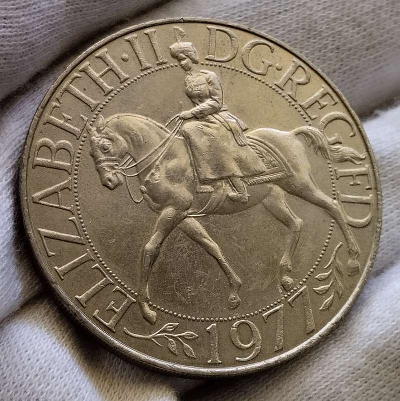 1977 Nickel UK Crown in Box #C0104