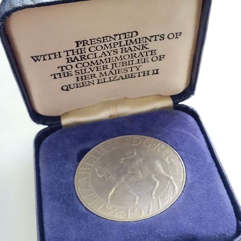 1977 Nickel UK Crown in Box #C0104
