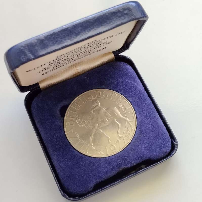 1977 Nickel UK Crown in Box #C0104