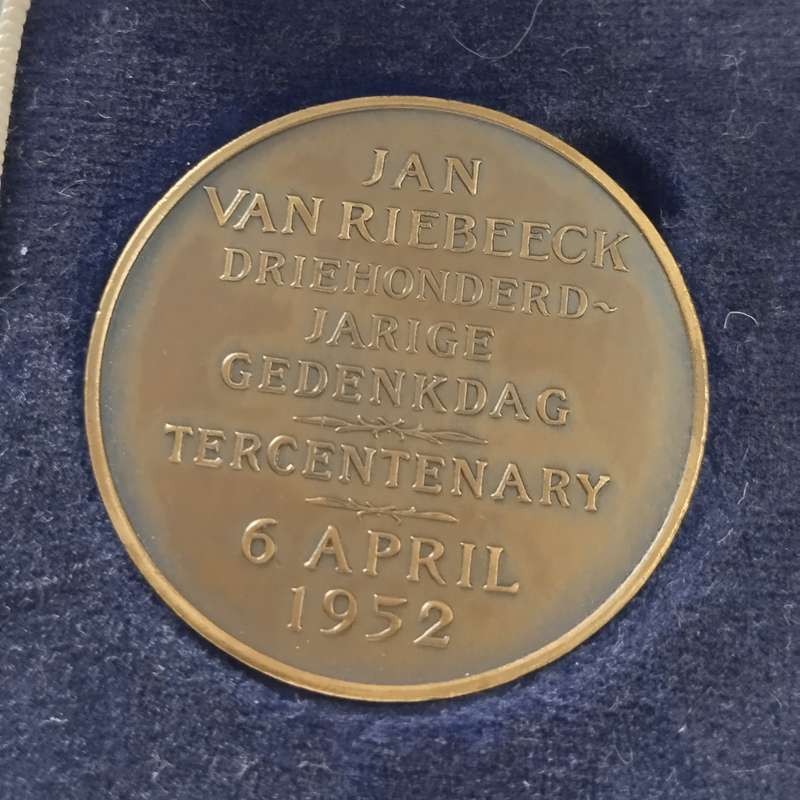1952 Van Riebeeck Tercentenary Bronze and Silver Medallion Set in SAM Box #M0054