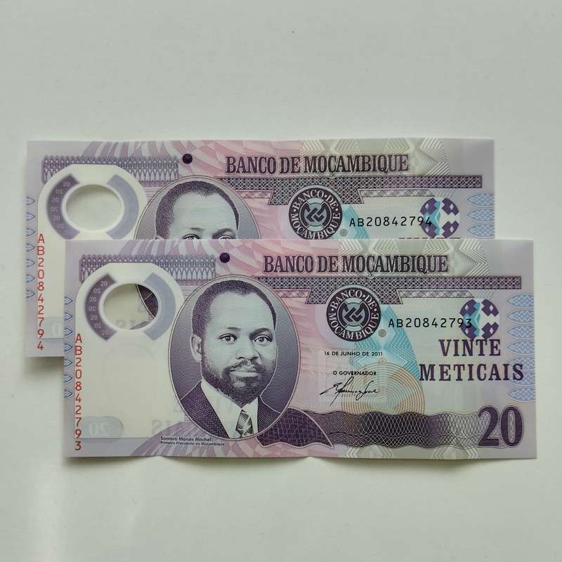 2x 2011 20 Meticais Mozambique in Sequence  #N0044