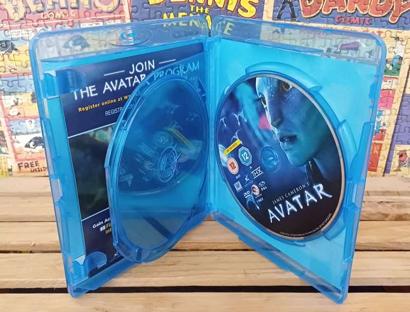 James Cameron's Avatar (Blu ray + DVD)