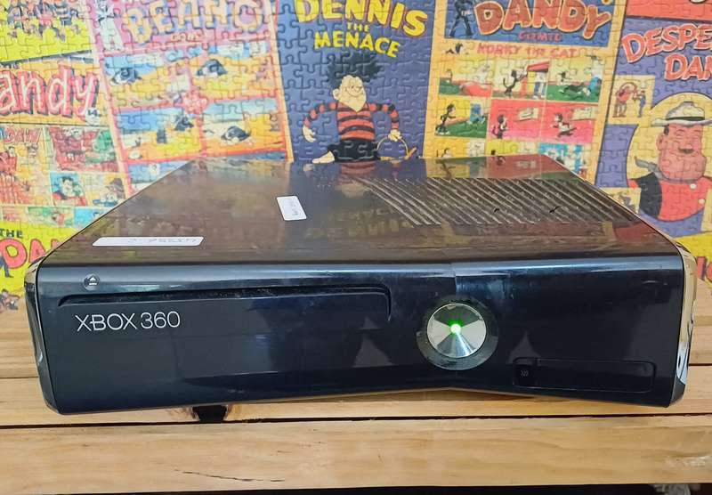 2x Xbox 360 S Console (For parts or to be fixed up)