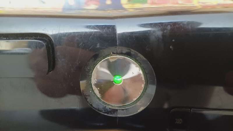 2x Xbox 360 S Console (For parts or to be fixed up)