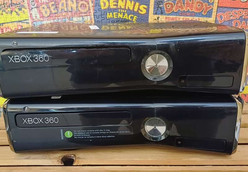 2x Xbox 360 S Console (For parts or to be fixed up)