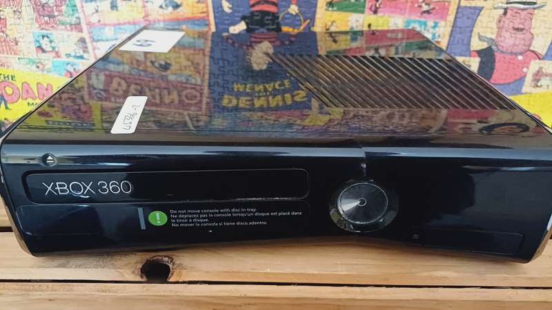 2x Xbox 360 S Console (For parts or to be fixed up)