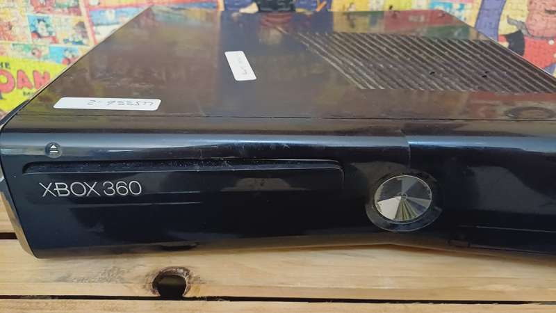 2x Xbox 360 S Console (For parts or to be fixed up)
