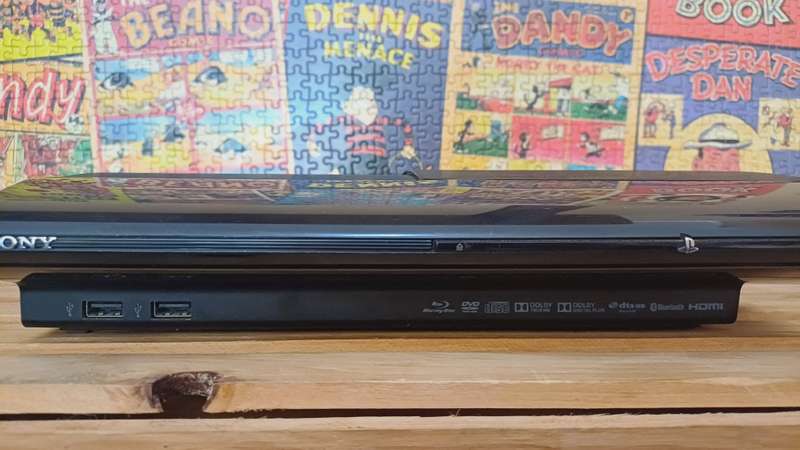 Ps3 Console (12GB) 2x controller and power cable