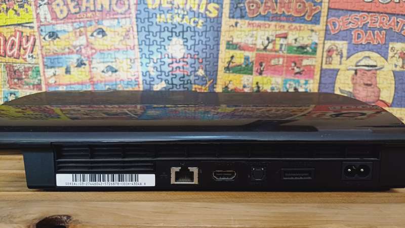 Ps3 Console (12GB) 2x controller and power cable