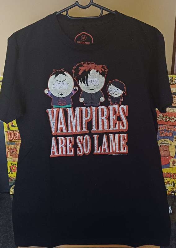 Medium South Park "Vampires are so lame" T-shirt (2010)