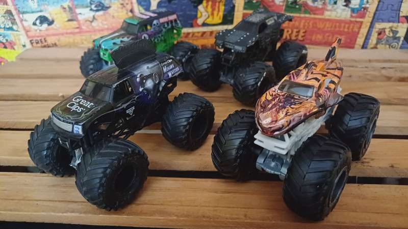 4x Monster Jam Series Hotwheels Trucks