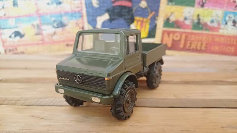 Cursor Model 974 Mercedes Benz Unimog U1500 Militaria