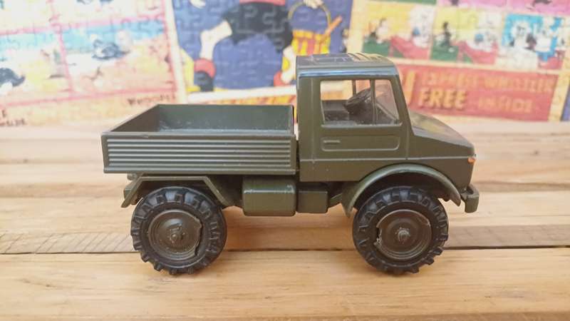 Cursor Model 974 Mercedes Benz Unimog U1500 Militaria