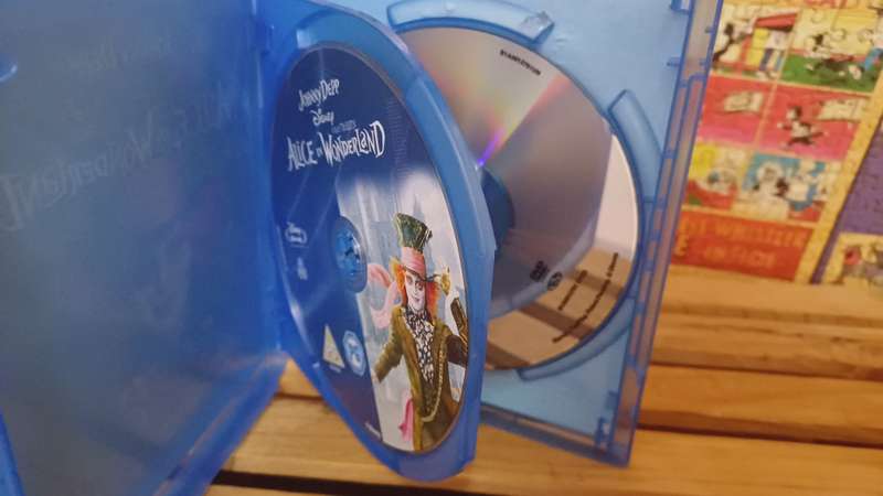 Alice In Wonderland (Blu ray/DVD)