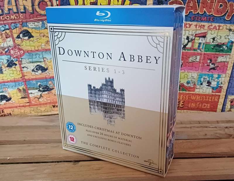 Downton Abbey - Seasons 1 - 4 + 2 Extras (Blu ray)