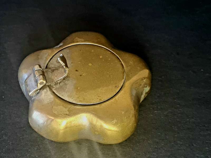 Ashtray. Brass. Ornamental.