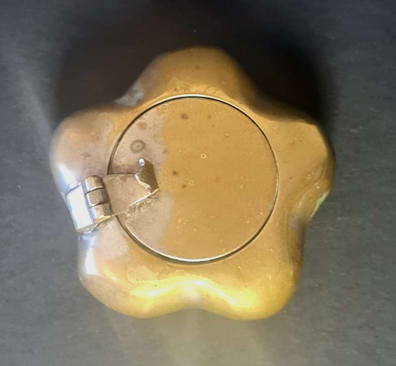 Ashtray. Brass. Ornamental.