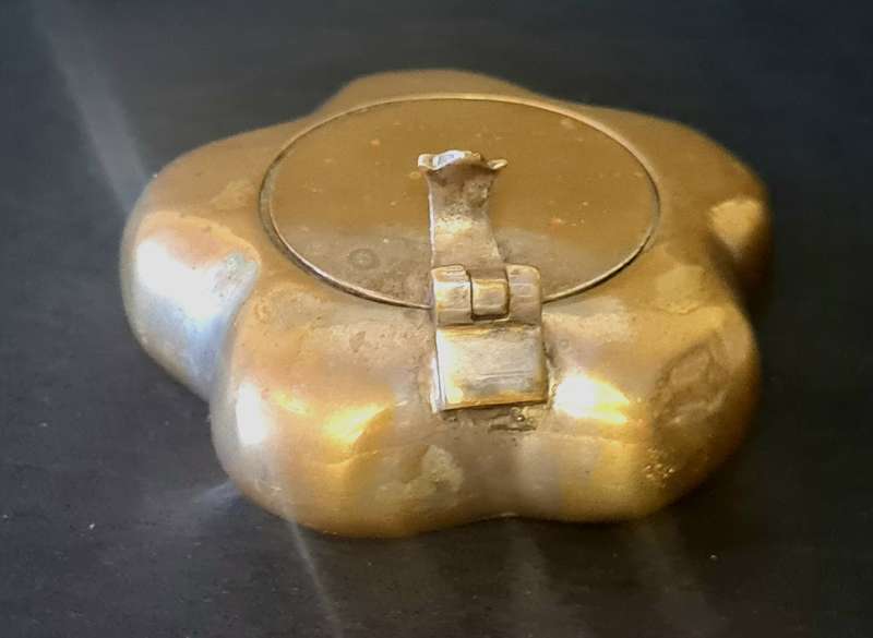 Ashtray. Brass. Ornamental.