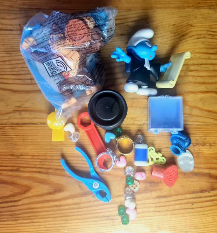 Assorted plastic items