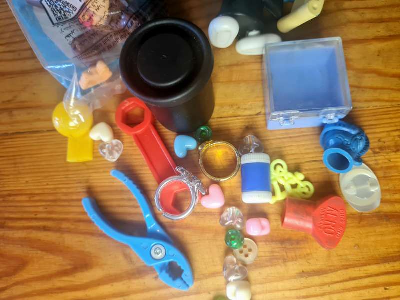 Assorted plastic items