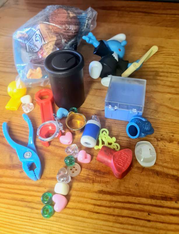 Assorted plastic items